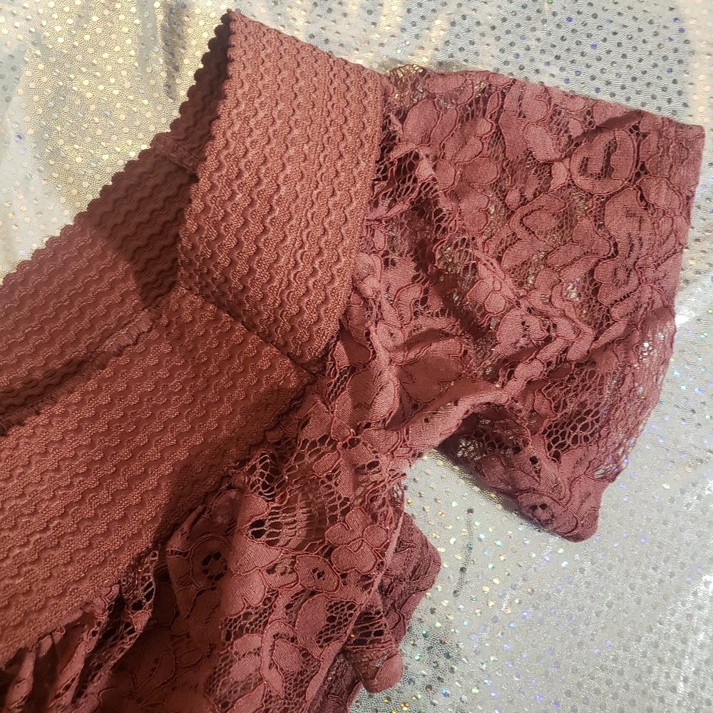 Lace Crop Top - Picture 3 of 5